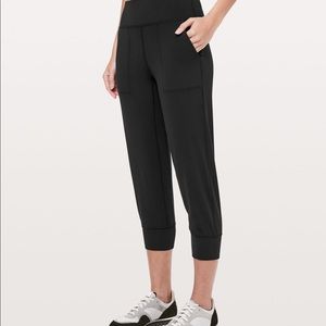 Lululemon Cropped Align Joggers 23”